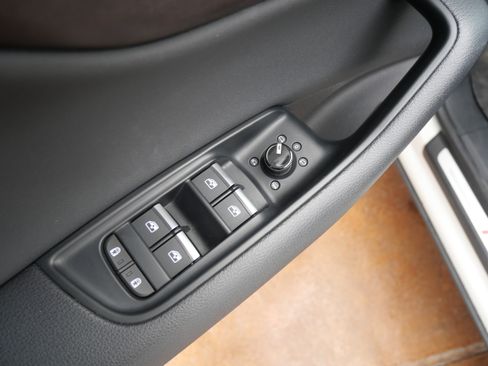 Used 2019 Audi Q8 Premium Plus w/ Premium Plus image 7