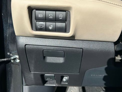 Used 2024 Toyota Highlander Platinum image 17