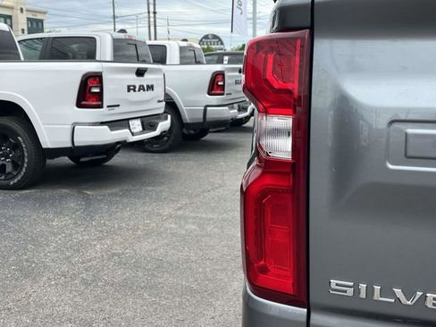 Used 2022 Chevrolet Silverado 1500 LT Trail Boss w/ Safety Package AWD/4WD image 10