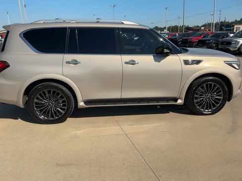 Used 2024 INFINITI QX80 Sensory image 4