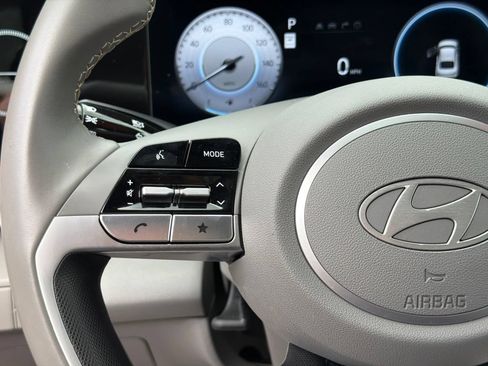 Certified 2025 Hyundai Elantra SEL FWD image 19