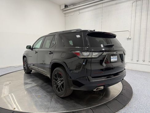 Used 2021 Chevrolet Traverse Premier w/ Redline Edition image 5
