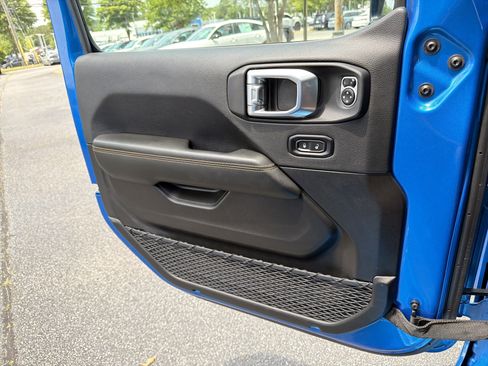 Used 2025 Jeep Wrangler Unlimited Sahara AWD/4WD image 12