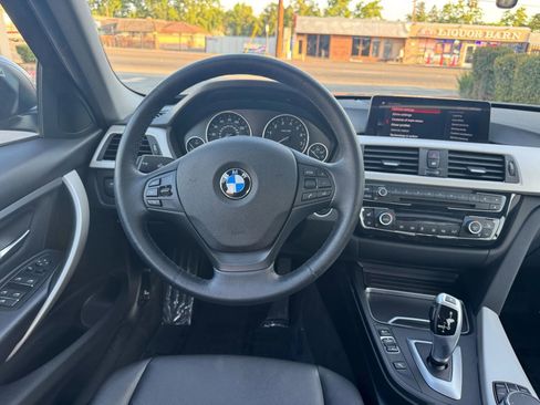 Used 2018 BMW 320i xDrive Sedan w/ Premium Package image 20