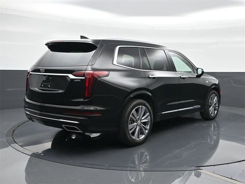 Certified 2024 Cadillac XT6 Premium Luxury image 12