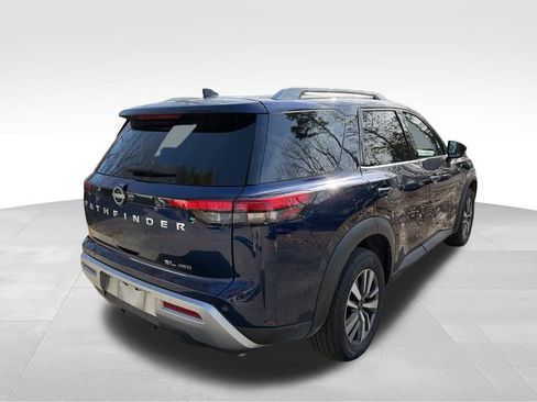 Used 2025 Nissan Pathfinder SL image 4