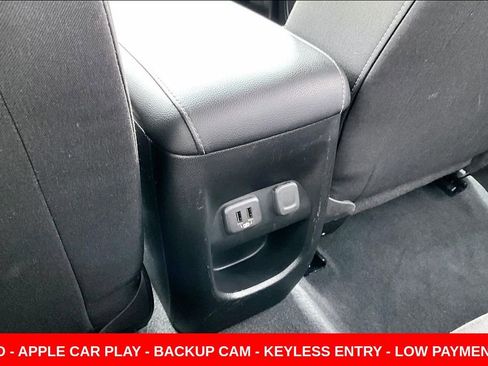 Used 2022 Chevrolet Colorado LT AWD/4WD image 11