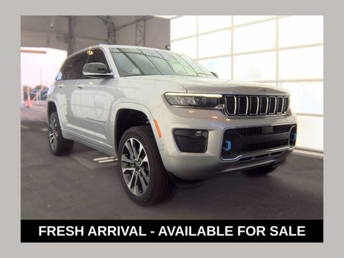 Used 2023 Jeep Grand Cherokee Overland AWD/4WD image 1