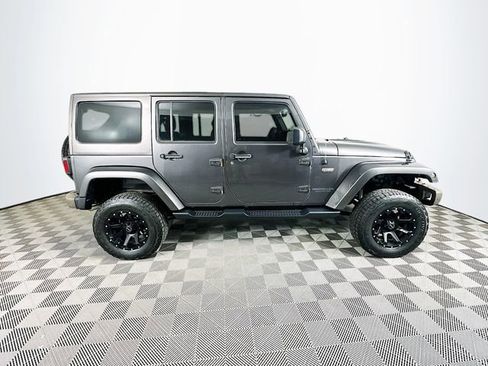 Used 2017 Jeep Wrangler Unlimited Sahara image 12