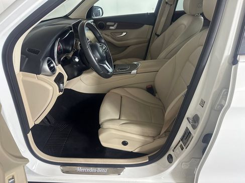 Used 2020 Mercedes-Benz GLC 300 image 9
