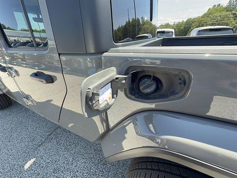 Used 2020 Jeep Gladiator Overland w/ Popular Equipment Package AWD/4WD image 23
