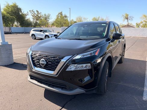 Used 2023 Nissan Rogue SV FWD image 2