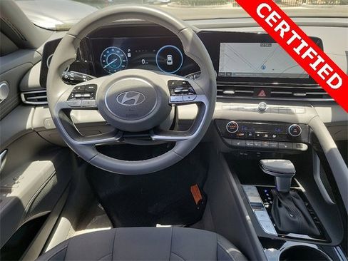 Used 2024 Hyundai Elantra SEL w/ Convenience Package image 3