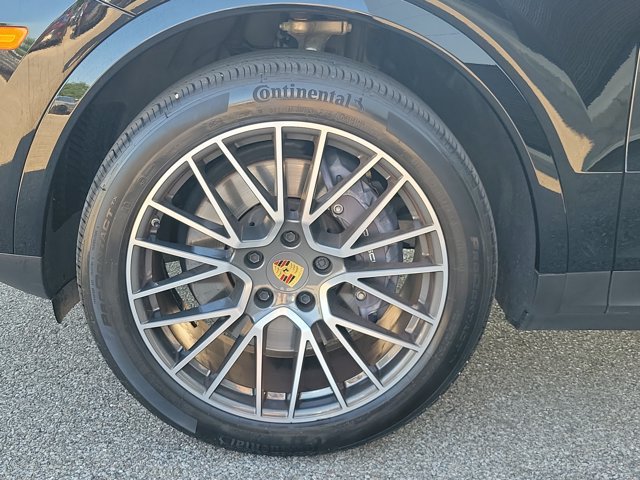 Certified 2023 Porsche Cayenne AWD/4WD image 11