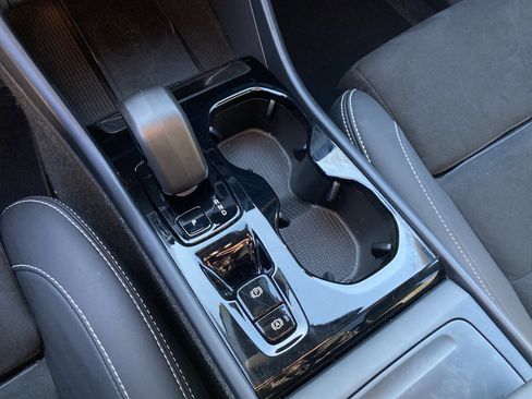 Used 2025 Volvo XC40 B5 Plus image 41