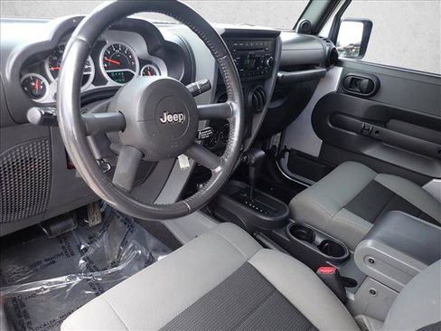 Used 2010 Jeep Wrangler Unlimited Rubicon AWD/4WD image 8
