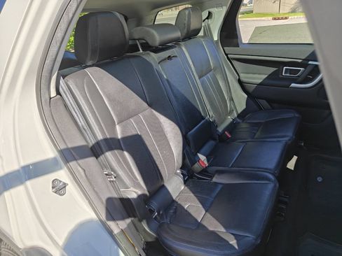 Used 2019 Land Rover Discovery Sport HSE AWD/4WD image 18