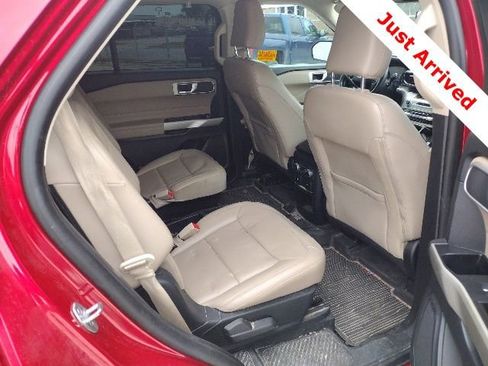 Used 2021 Ford Explorer XLT w/ Equipment Group 202A RWD image 13