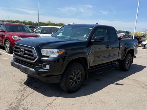 Used 2022 Toyota Tacoma SR5 w/ SR5 Appearance Package (SM) image 23
