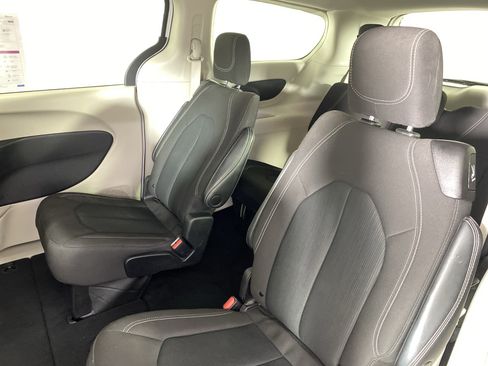 Used 2023 Chrysler Voyager LX FWD image 31