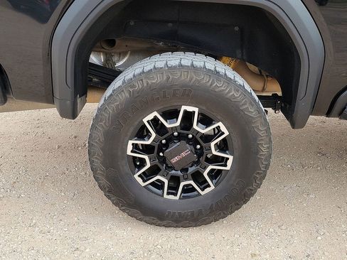 Used 2024 GMC Sierra 2500 AT4X image 14