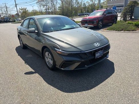 Used 2026 Hyundai Elantra SE w/ Cargo Package FWD image 4
