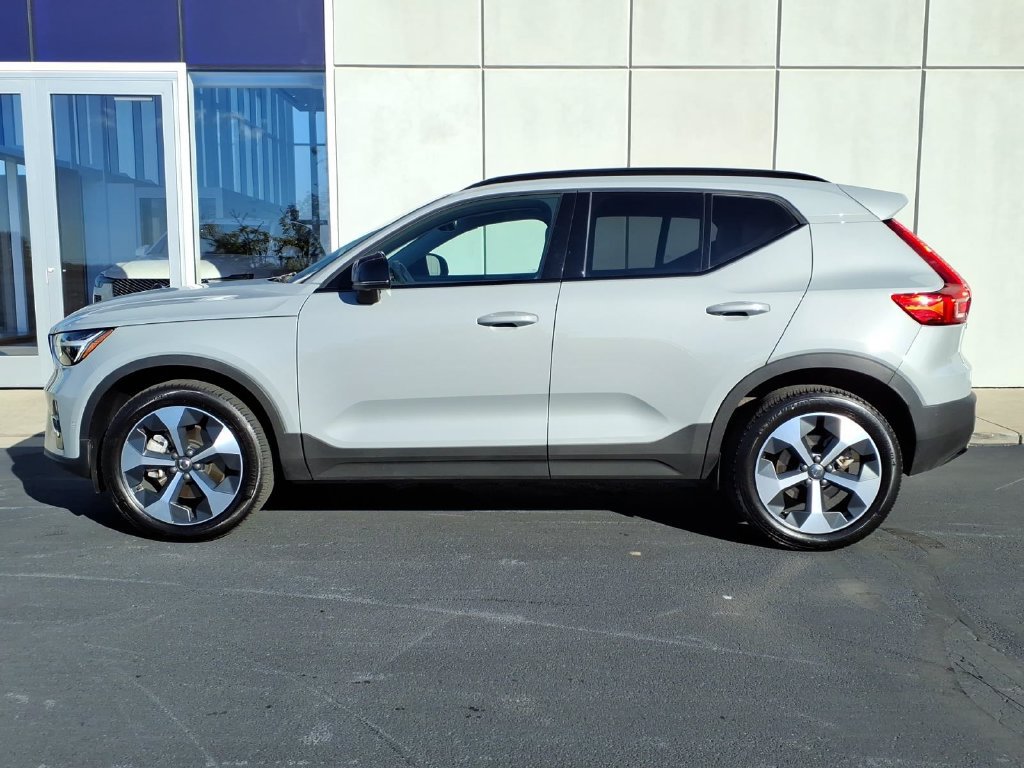 Certified 2024 Volvo XC40 B5 Plus AWD/4WD image 3