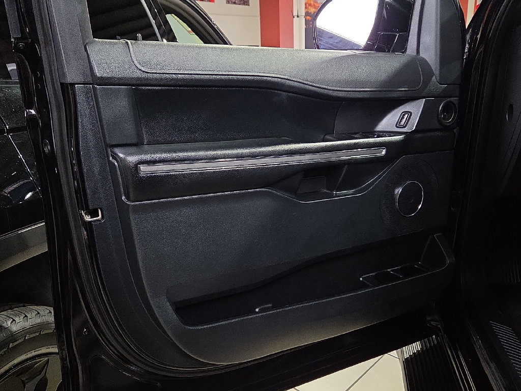 Used 2021 Ford Expedition XLT AWD/4WD image 17