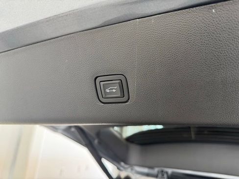 Used 2021 Chevrolet Traverse LT AWD/4WD image 41