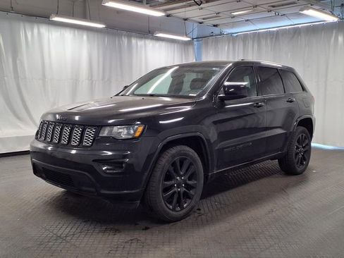 Used 2018 Jeep Grand Cherokee Altitude AWD/4WD image 8