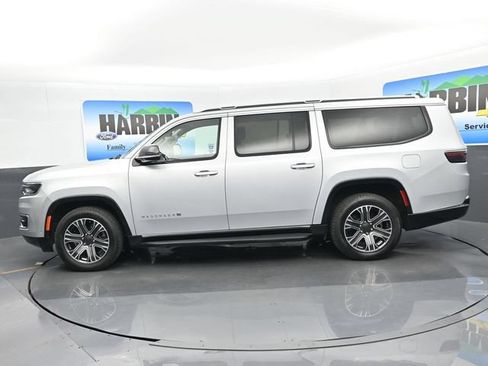 Used 2024 Jeep Wagoneer L Series II w/ Flexible Seating Group RWD image 2