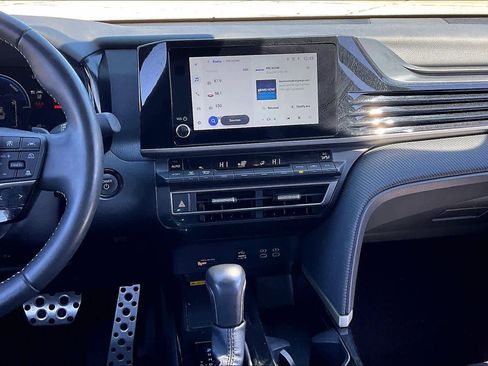 Used 2025 Toyota Camry SE image 7