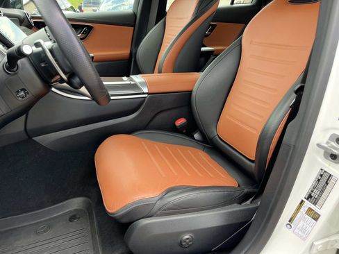 Certified 2025 Mercedes-Benz GLC 43 AMG 4MATIC image 19