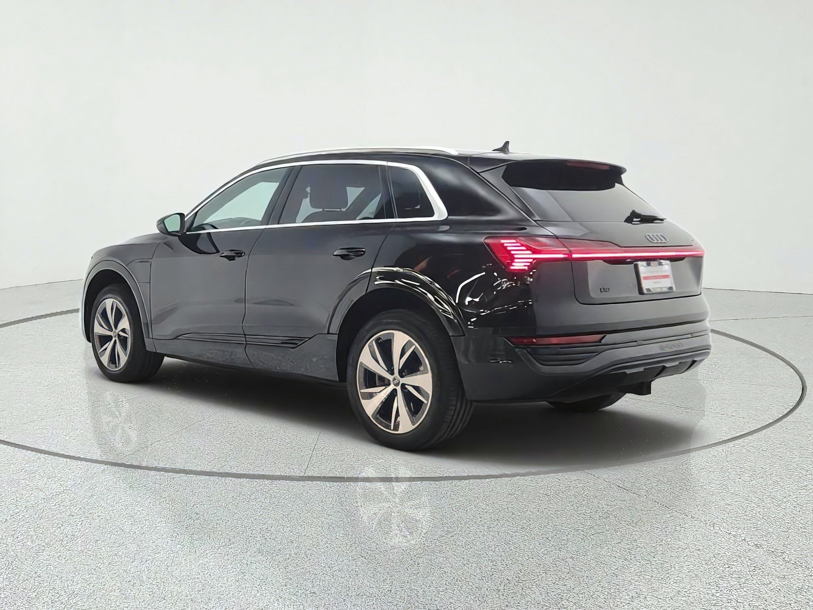 Used 2024 Audi Q8 e-tron Premium Plus AWD/4WD image 7