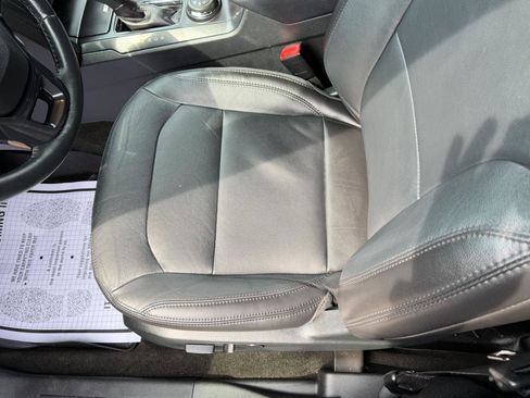 Used 2018 Ford Explorer XLT w/ Equipment Group 202A image 14