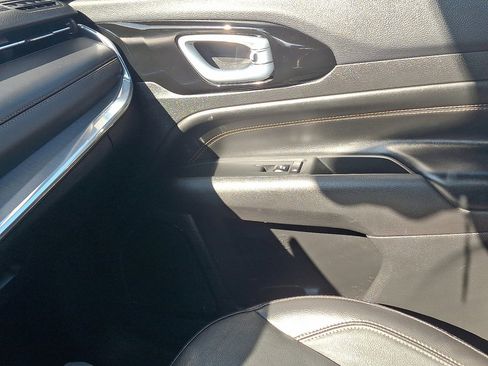 Certified 2023 Jeep Compass Limited image 31