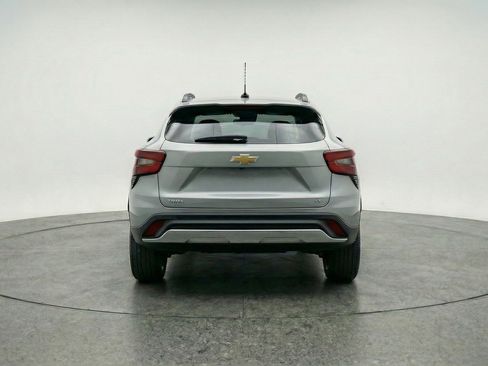 Used 2025 Chevrolet Trax LT w/ LT Convenience Package FWD image 7