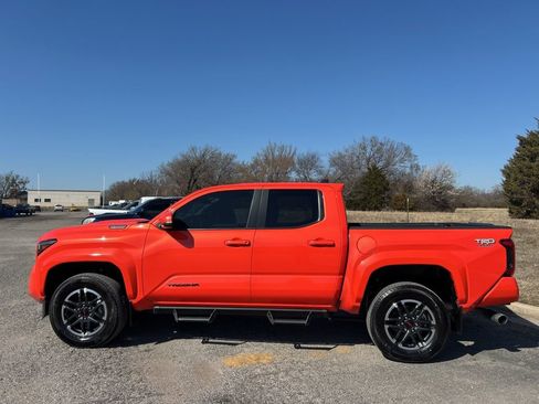 Used 2024 Toyota Tacoma TRD Sport w/ TRD Sport Upgrade Package AWD/4WD image 9