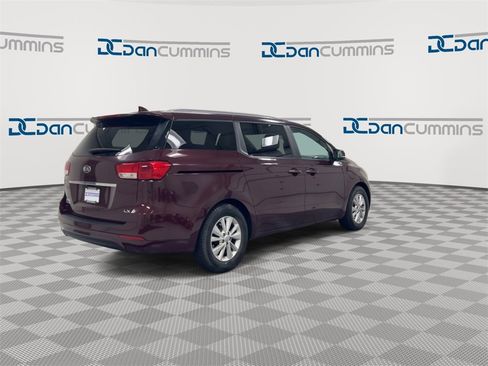Used 2016 Kia Sedona LX image 8