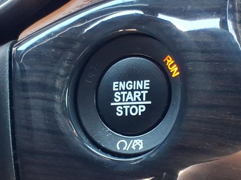 Used 2020 Jeep Grand Cherokee Overland image 33