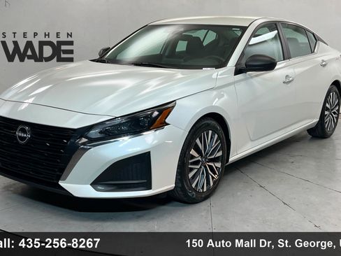 Used 2024 Nissan Altima 2.5 SV image 1