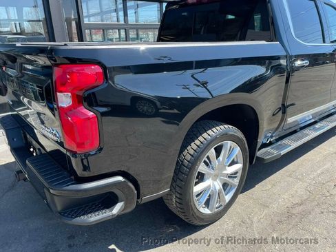 Used 2024 Chevrolet Silverado 1500 High Country w/ High Country Premium Package image 9