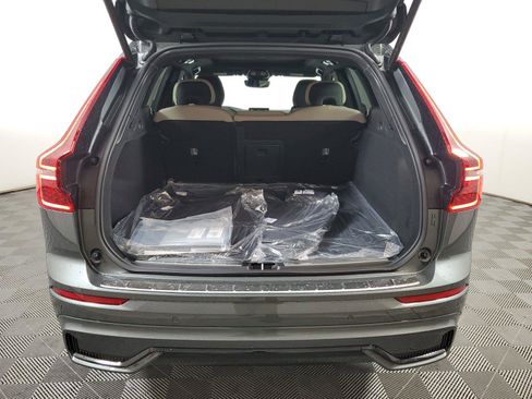 New 2027 Volvo XC60 B5 Plus AWD/4WD image 9