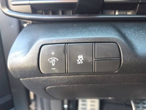 Used 2025 Hyundai Elantra Sport image 11