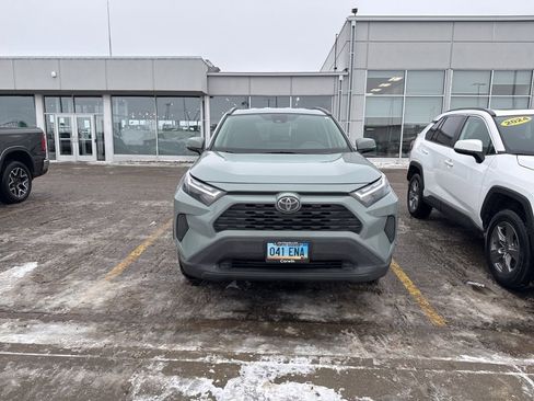Used 2022 Toyota RAV4 XLE image 2