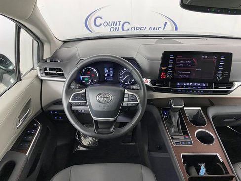 Used 2024 Toyota Sienna XLE image 20