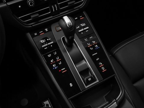Certified 2026 Porsche Macan AWD/4WD image 35