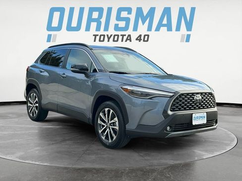 Certified 2025 Toyota Corolla Cross XLE image 9