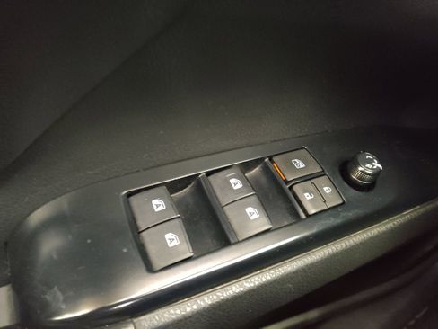 Used 2020 Toyota Camry SE w/ Convenience Package FWD image 27