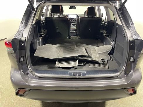 Certified 2024 Toyota Highlander XLE image 10